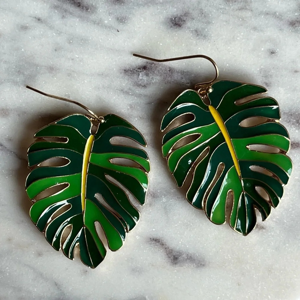 Monstera plant leaf dangle earrings | Gold tone